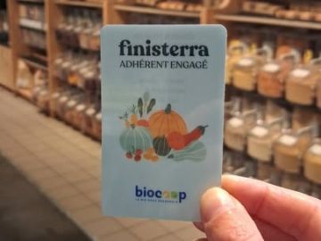 Adhérer à la coopérative, c'est : 
- s'engager dans un système alternatif respectueux des personnes et de l'environnement ✊, 
- choisir les grandes...