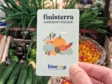 Adhérer à la coopérative, c'est :

- s'engager dans un système alternatif respectueux des personnes et de l'environnement ✊️,

- choisir les grandes...