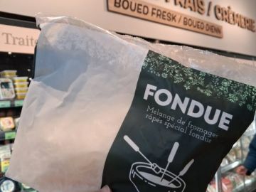 Une envie de fondue ? 

Une nouveauté dans notre rayon produits frais en libre service, un mélange de fromage déjà rapé et spécial fondue ! 

Ici on va pas...