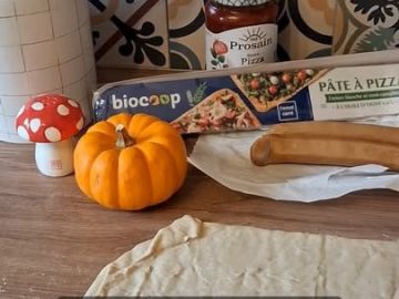 🎃 Un feuilleté ou un sort ! 
En cette veille d'Halloween, nous vous avons concocté une recette de feuilletés citrouille, salés et sucrés pour les plus...