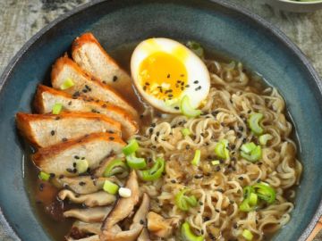 Voyagez grâce à nos saveurs d’ailleurs avec notre recette de soupe aux ramen ! 🍜

• Difficulté : ★★☆
• Pour : 4 personnes 👥
• Préparation : 30 min 👨‍🍳👩‍🍳
•...