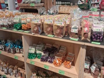 📢 Pâques arrive ! 

🍫Pour faire plaisir aux petits mais aussi aux grands lors d'une mémorable chasse aux oeufs, retrouvez en magasin plein de petits animaux...